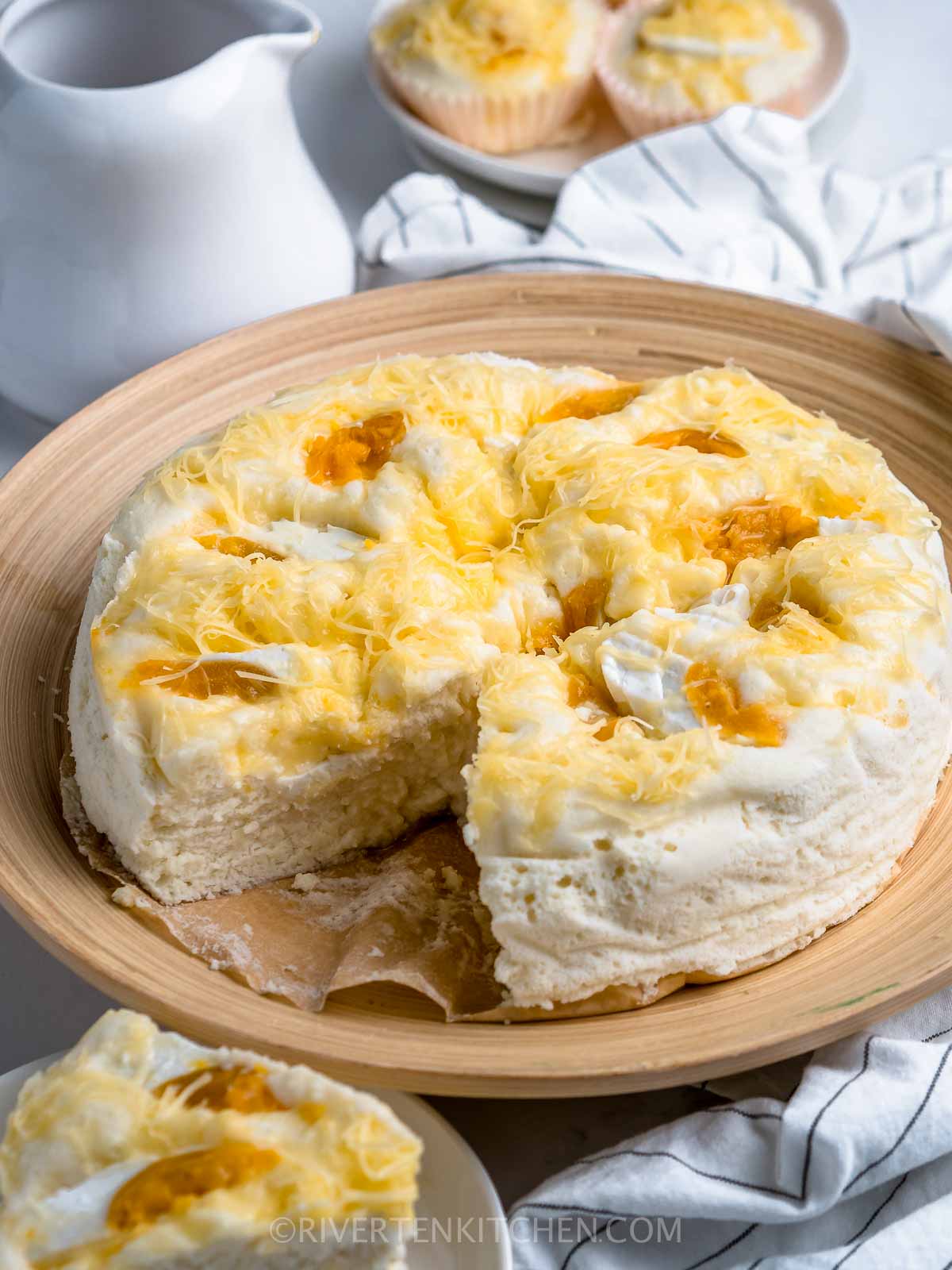 Steamed Cake with Cheese and Salted eggs